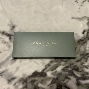 Anastasia Beverly Hills “Nouveau” Pallet